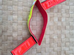 Reflexhalsband Gul 30 cm Bredd 4 cm + 2 röda flärpar