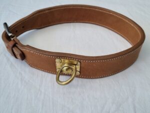 Spårhalsband Läder Brun Längd ca 73 cm Bredd 4 cm
