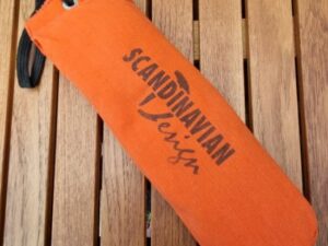 Tygdummy Ca 2,3 kg Orange Totallängd utan handtag ca 36 cm Diameter ca 8 cm Flyter ej