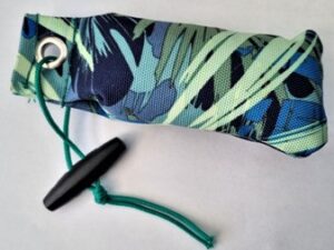 Tygdummy Ca 120 g Blåmönstrad Plasthandtag Totallängd utan handtag ca 13 cm Diameter ca 5 cm