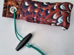 Tygdummy Ca 120 g Fasanmönstrad Plasthandtag Totallängd utan handtag ca 13 cm Diameter ca 5 cm