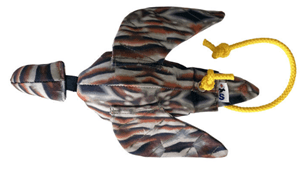 Fågel tygdummy Ca 300 g Rapphönemönstrad Med vingar Totallängd utan handtag ca 40 cm