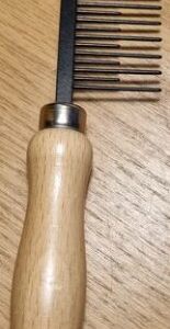 Kam Pigg kort ca 13 mm/lång ca 27 mm Svart Trähandtag HPP